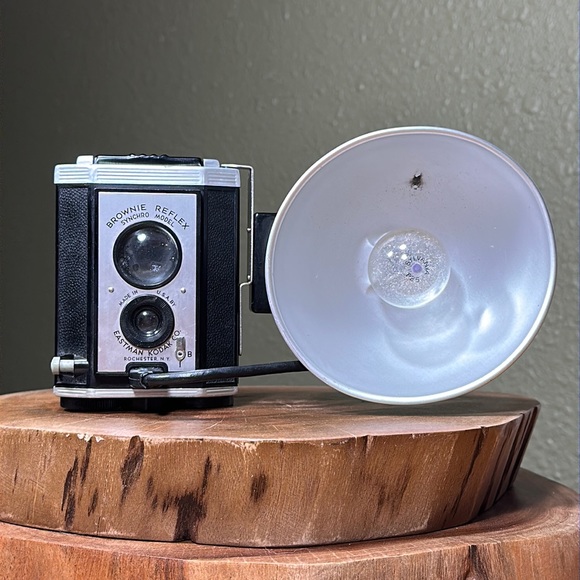 Kodak Other - KODAK Vintage 1940s era Brownie Reflex Synchro Model Camera